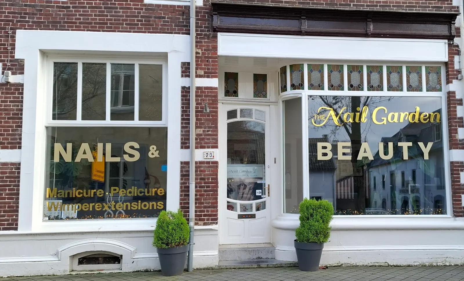 De gevel van The Nail Garden aan de Lindenlaan